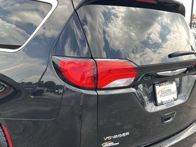 Used 2023 Chrysler Voyager LX FWD image 11