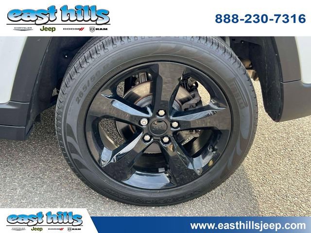 Certified 2024 Jeep Grand Cherokee Limited w/ Black Appearance Package image 7