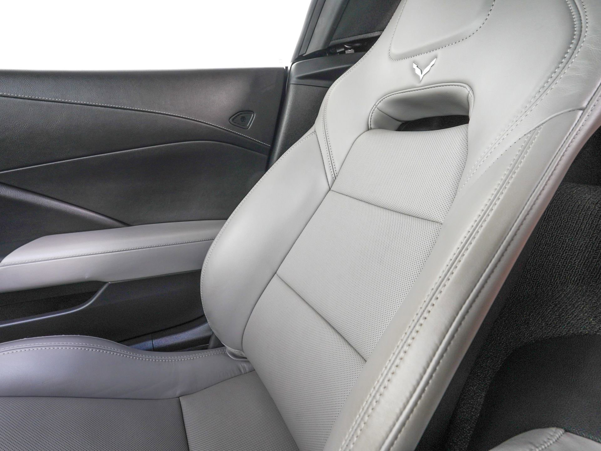 Used 2015 Chevrolet Corvette Stingray Convertible w/ 2LT Preferred Equipment Group image 27