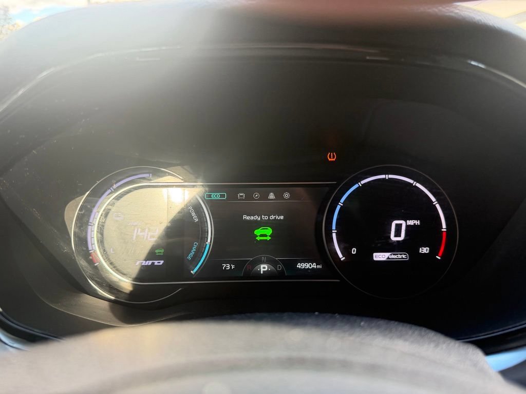 Used 2022 Kia Niro EX w/ Cold Weather Package FWD image 13