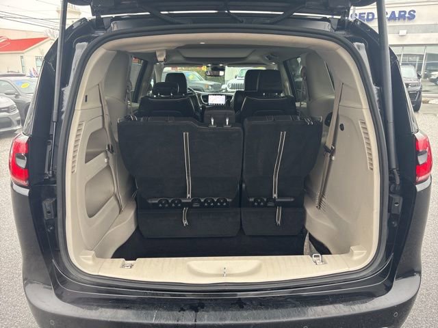 Used 2023 Chrysler Pacifica Limited image 33
