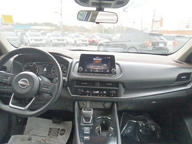 Used 2023 Nissan Rogue SV image 25