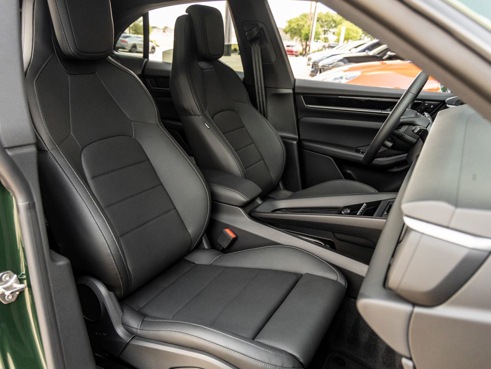 Certified 2025 Porsche Macan 4 Electric image 39