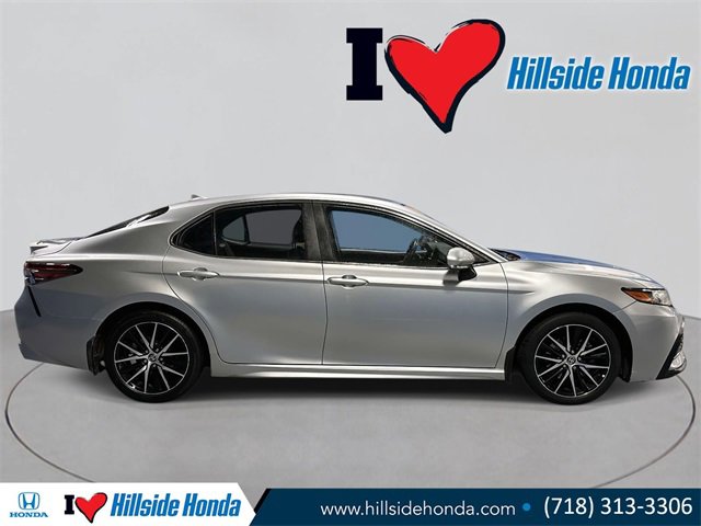 Used 2022 Toyota Camry SE image 7