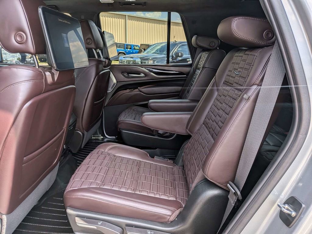 Used 2024 Cadillac Escalade Sport Platinum w/ LPO, ONYX Package AWD/4WD image 16