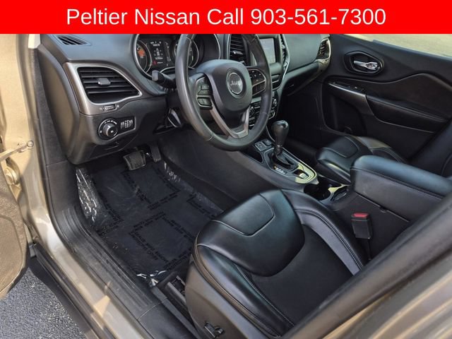 Used 2020 Jeep Cherokee Latitude Plus FWD image 18