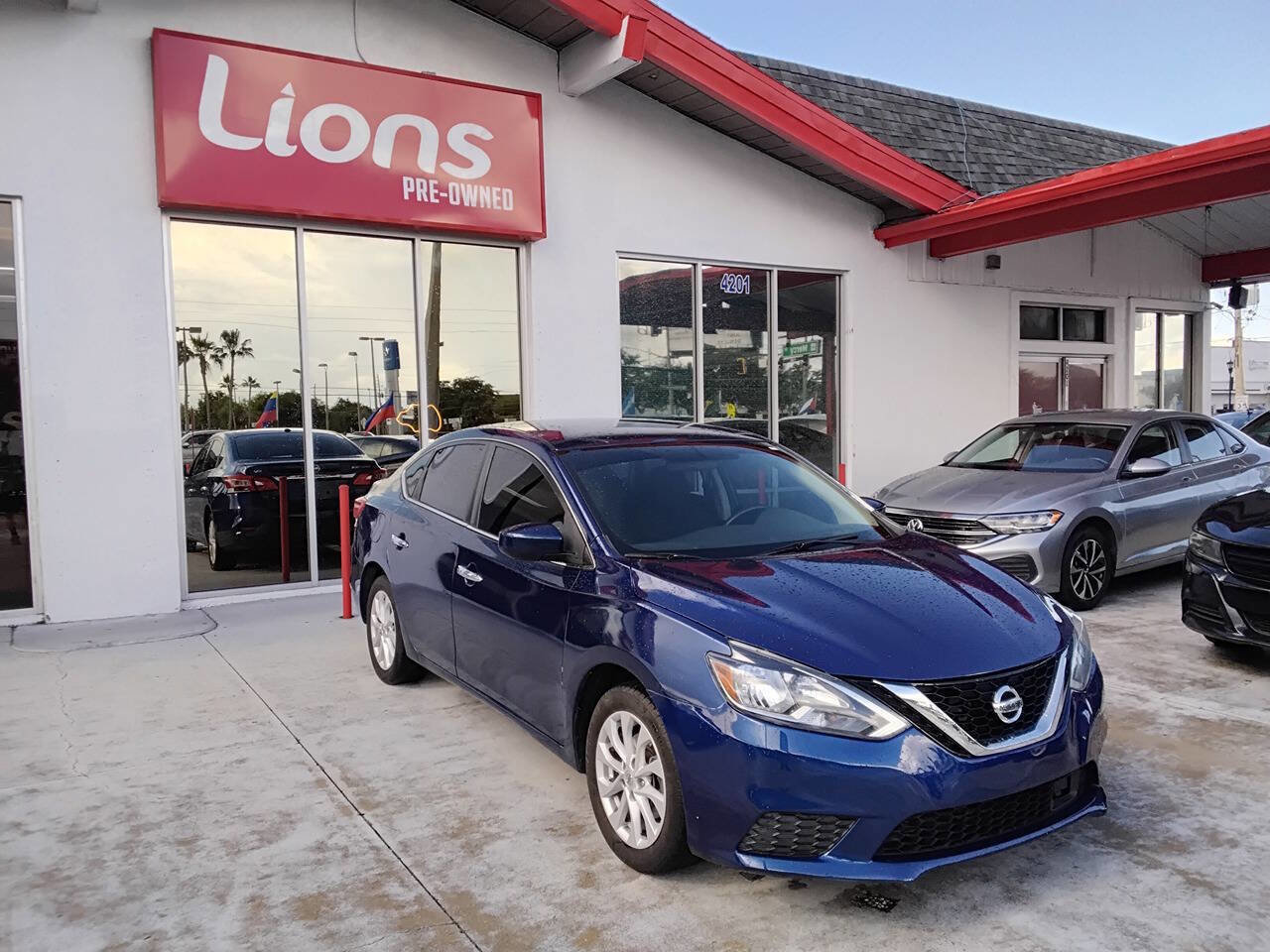 Used 2019 Nissan Sentra SV FWD image 2