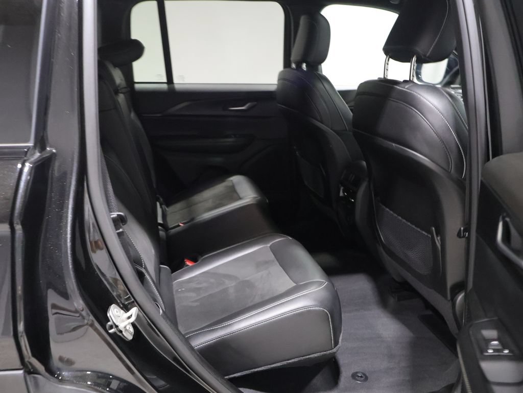 Used 2023 Jeep Grand Cherokee Altitude AWD/4WD image 20