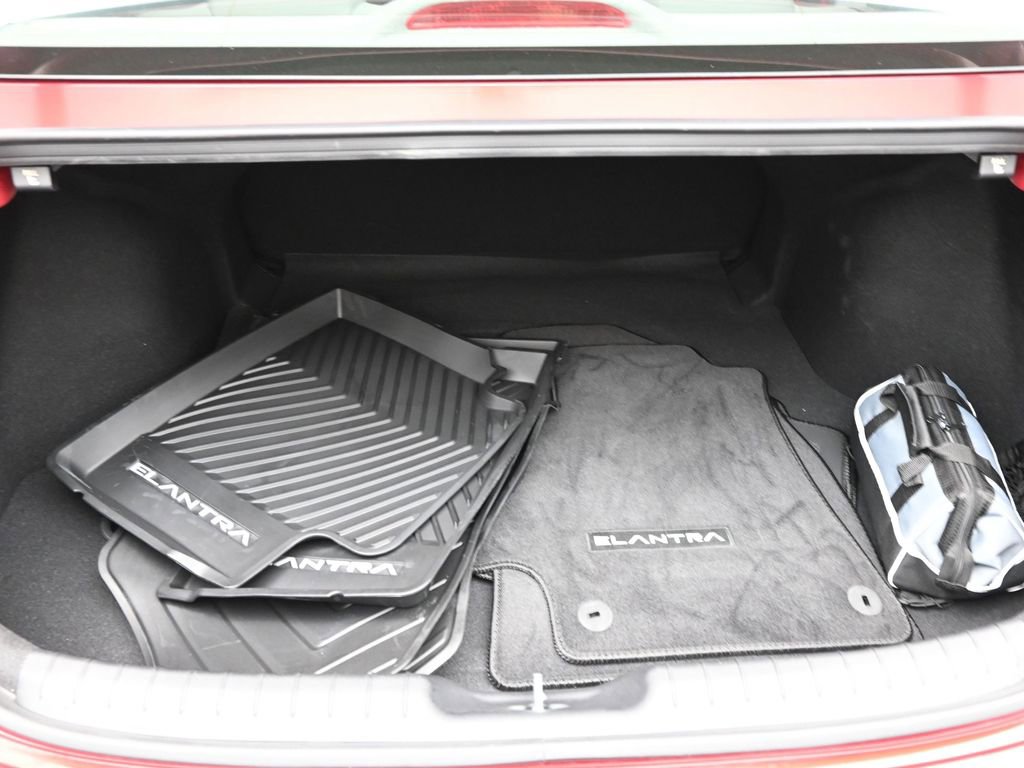 Certified 2025 Hyundai Elantra Sport image 15