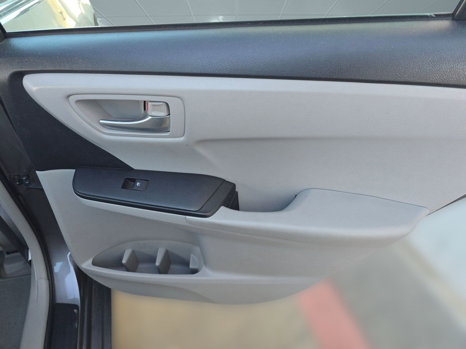 Used 2015 Toyota Camry LE image 18