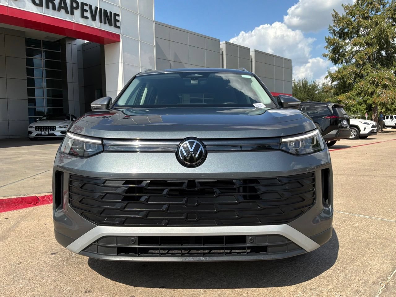 Used 2026 Volkswagen Tiguan SE FWD image 3
