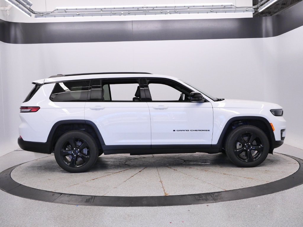 Used 2022 Jeep Grand Cherokee L Laredo AWD/4WD image 6