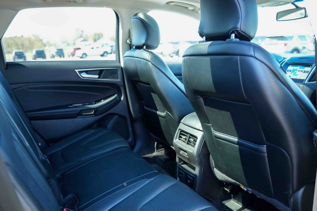 Used 2018 Ford Edge Titanium w/ Equipment Group 301A AWD/4WD image 15