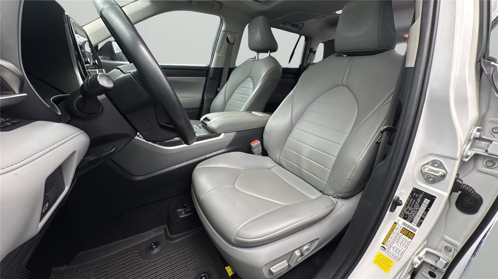 Used 2020 Toyota Highlander XLE FWD image 10