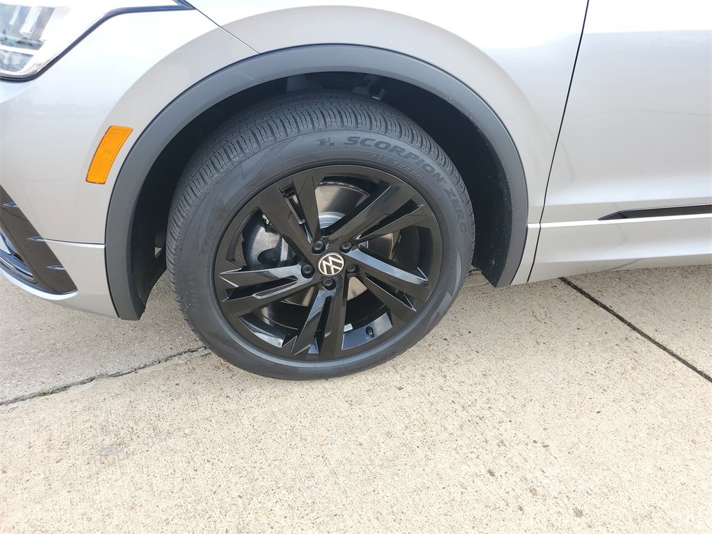 Used 2023 Volkswagen Tiguan SE R-Line image 5