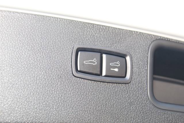 Certified 2025 Porsche Macan image 13