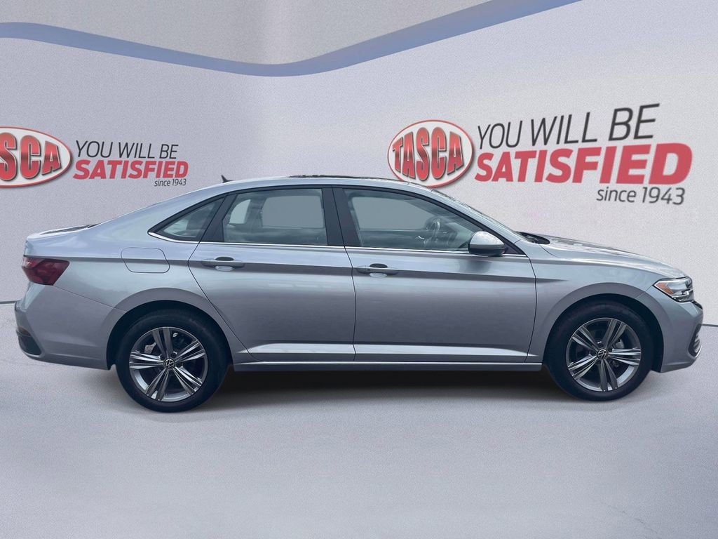 Used 2023 Volkswagen Jetta SE image 5