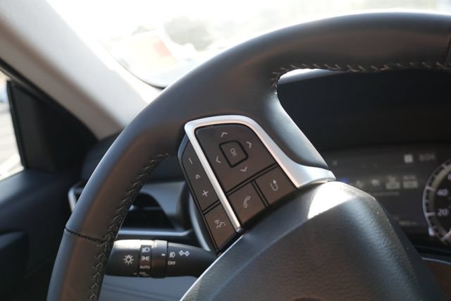 Used 2023 Toyota Highlander XLE FWD image 29