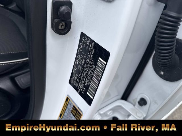 Used 2023 Hyundai Venue Limited w/ Cargo Package image 18