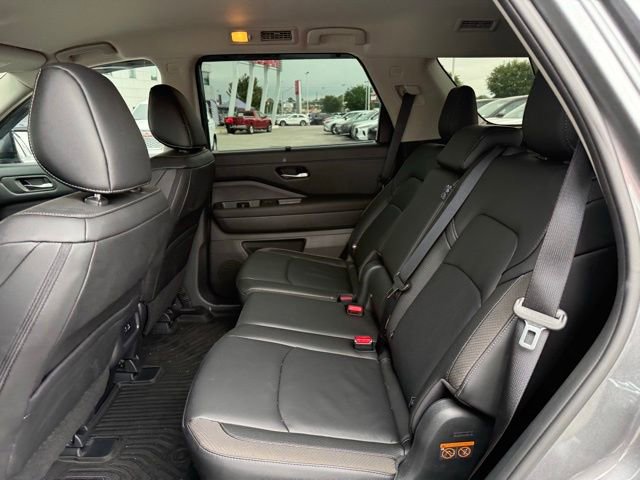 Used 2025 Nissan Pathfinder SL w/ Cargo Package FWD image 26