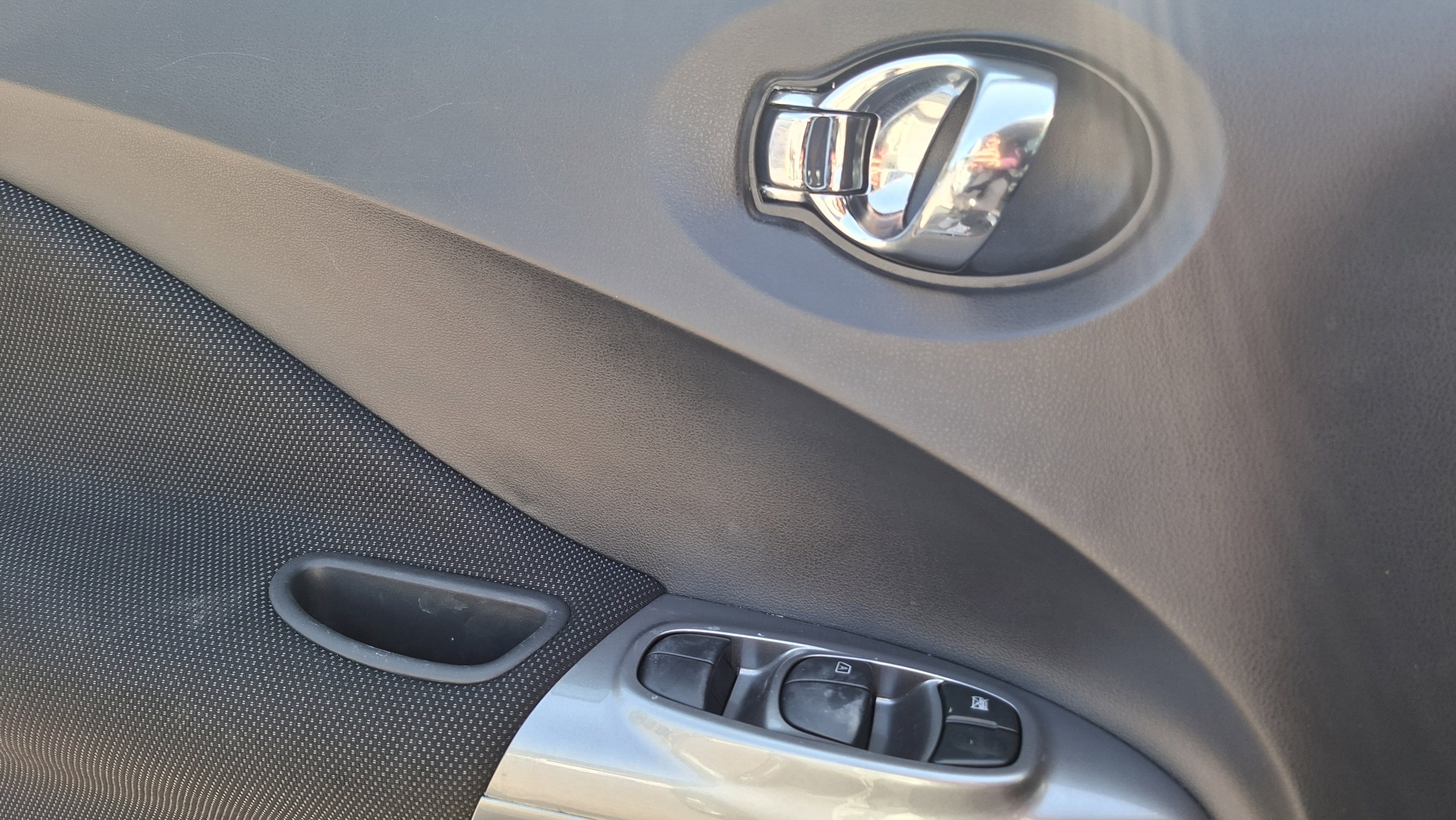 Used 2013 Nissan Juke S FWD image 16