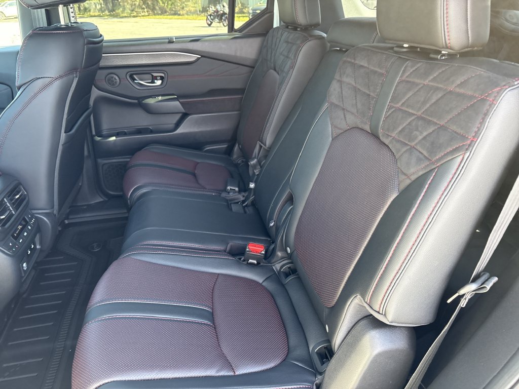 Used 2026 Honda Pilot Black Edition image 28