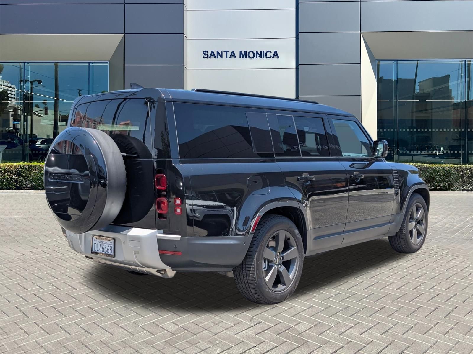 Used 2025 Land Rover Defender 130 S image 5