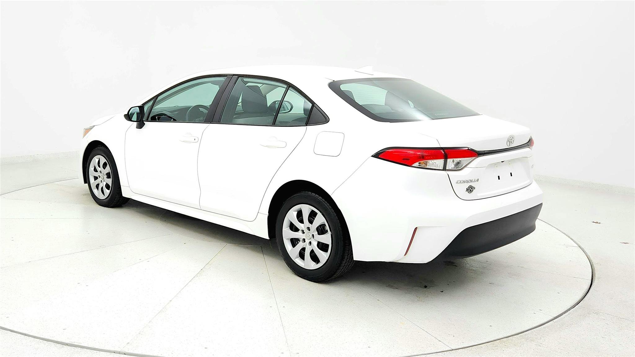 Used 2023 Toyota Corolla LE FWD image 3