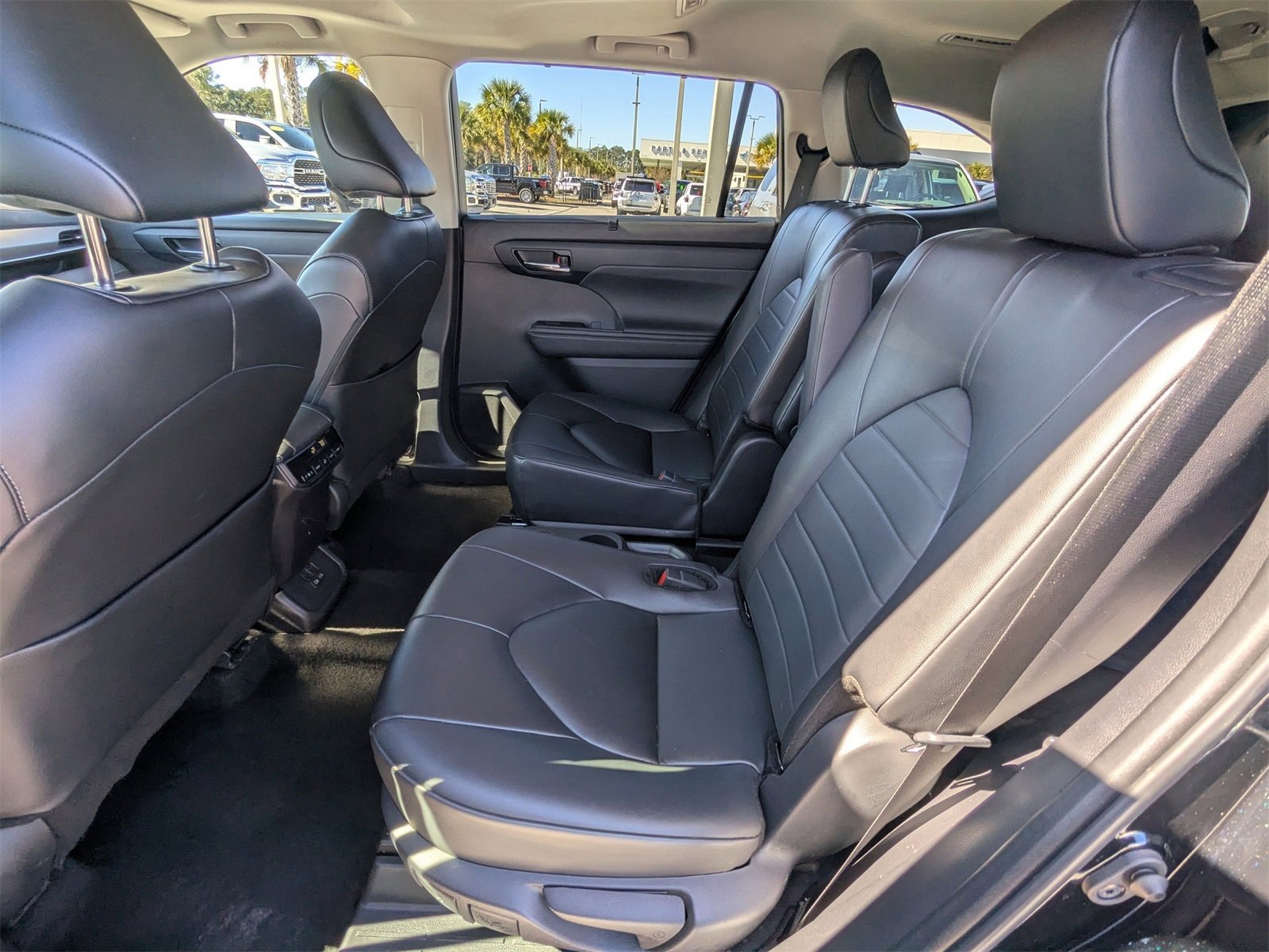 Used 2024 Toyota Highlander XLE image 15