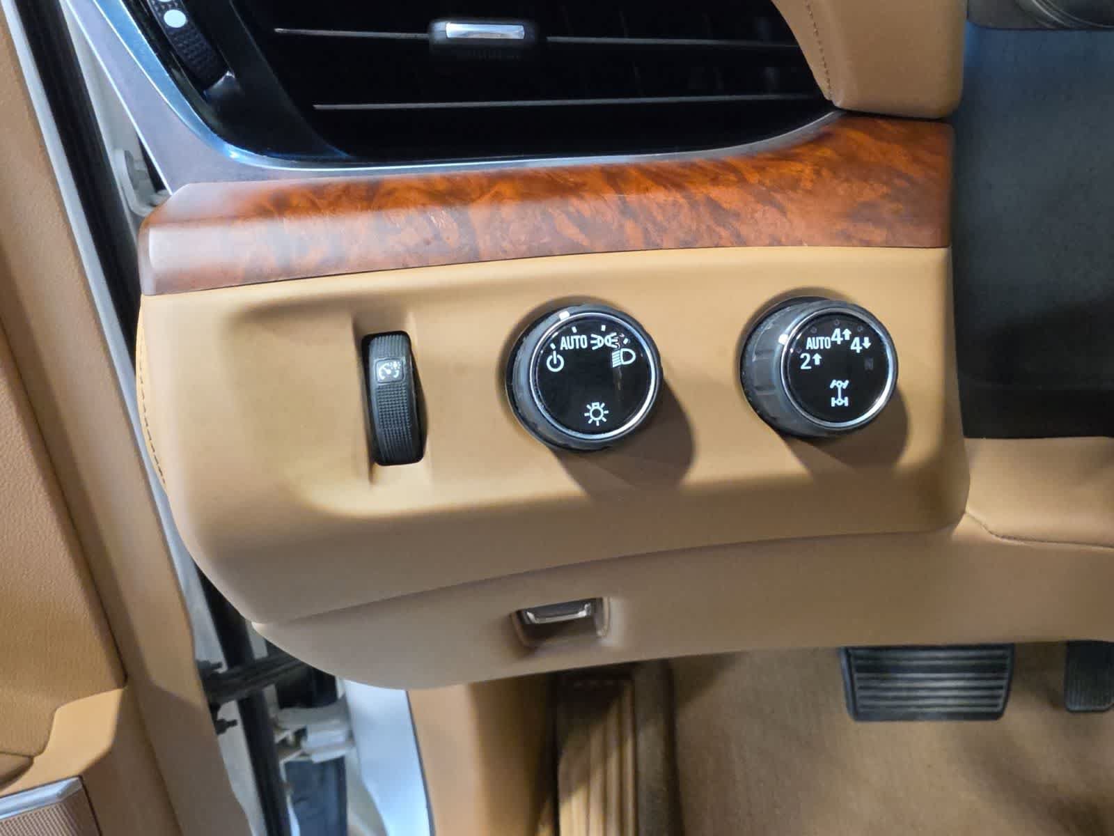 Used 2017 Cadillac Escalade Platinum AWD/4WD image 24