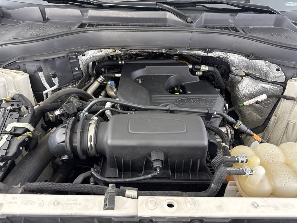 Used 2020 Ford Explorer XLT w/ Equipment Group 202A AWD/4WD image 19