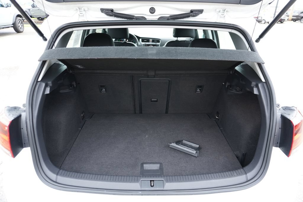 Used 2016 Volkswagen e-Golf SEL Premium w/ Driver Assistance Package FWD image 25