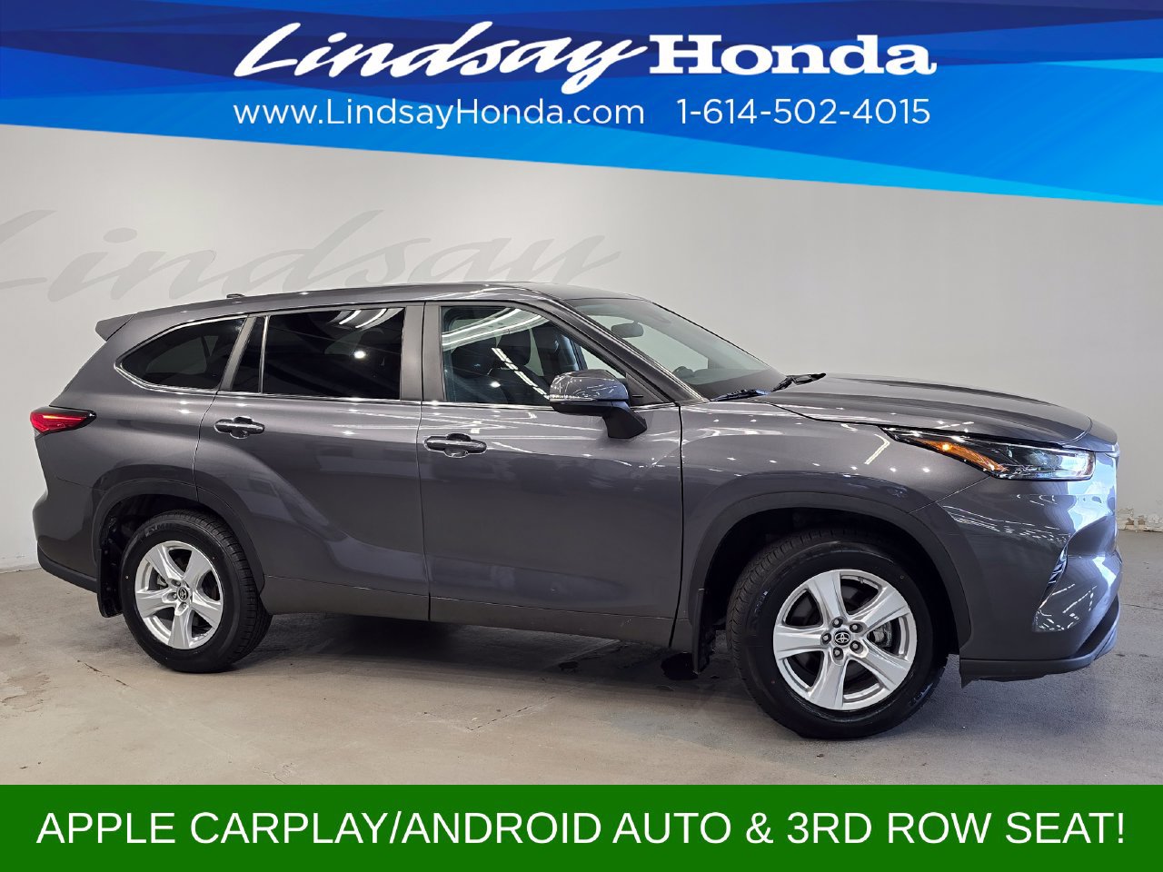 Used 2023 Toyota Highlander LE AWD/4WD image 3