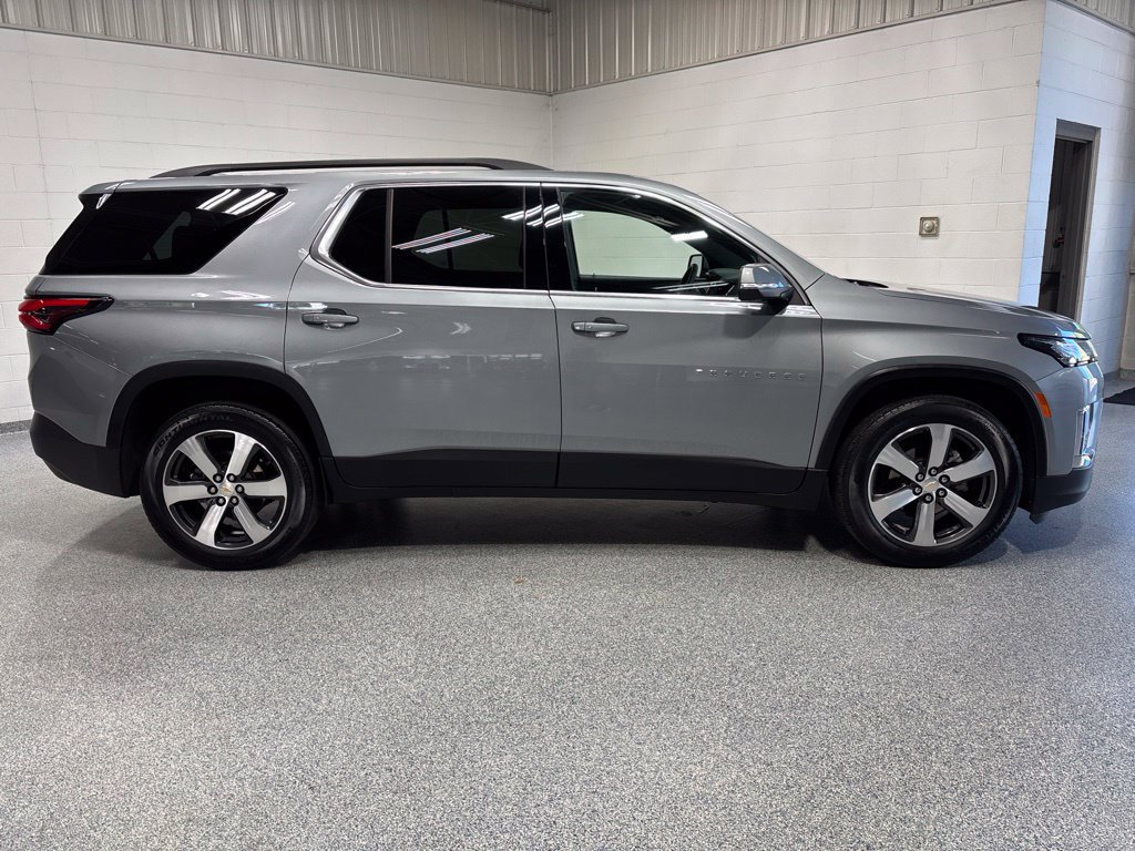 Used 2023 Chevrolet Traverse LT w/ LT Premium Package AWD/4WD image 8