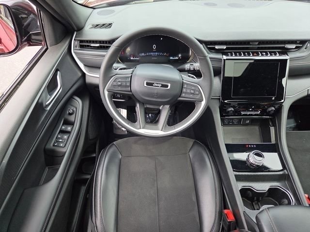 Used 2024 Jeep Grand Cherokee Altitude AWD/4WD image 4