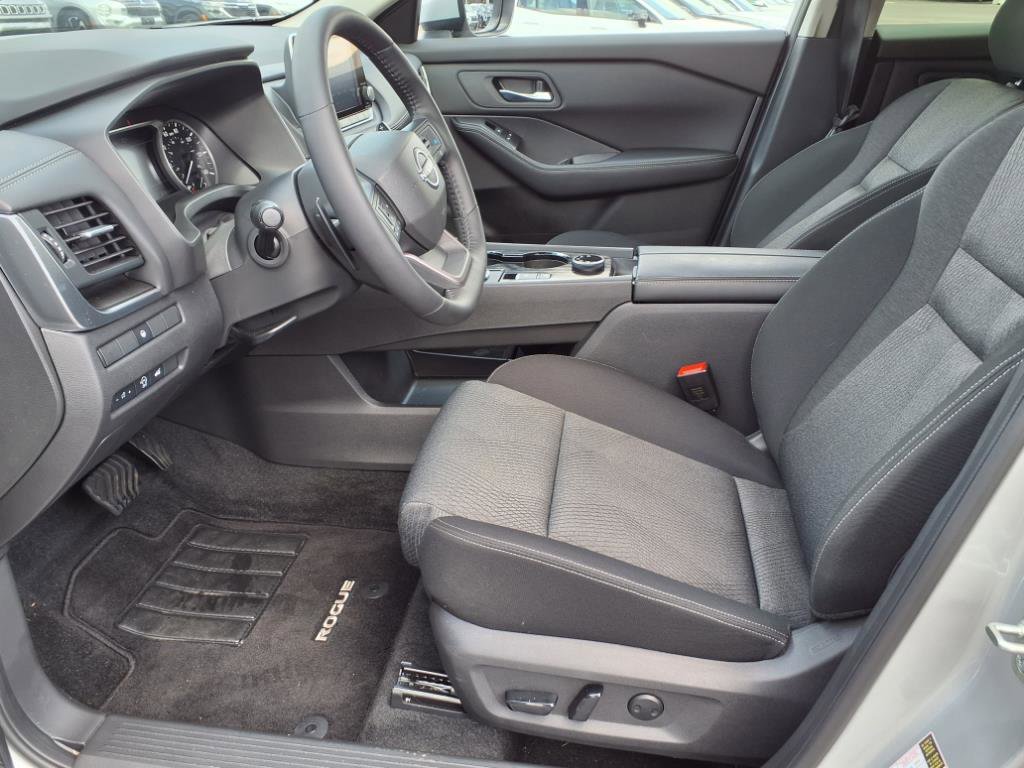 Certified 2025 Nissan Rogue SV image 8