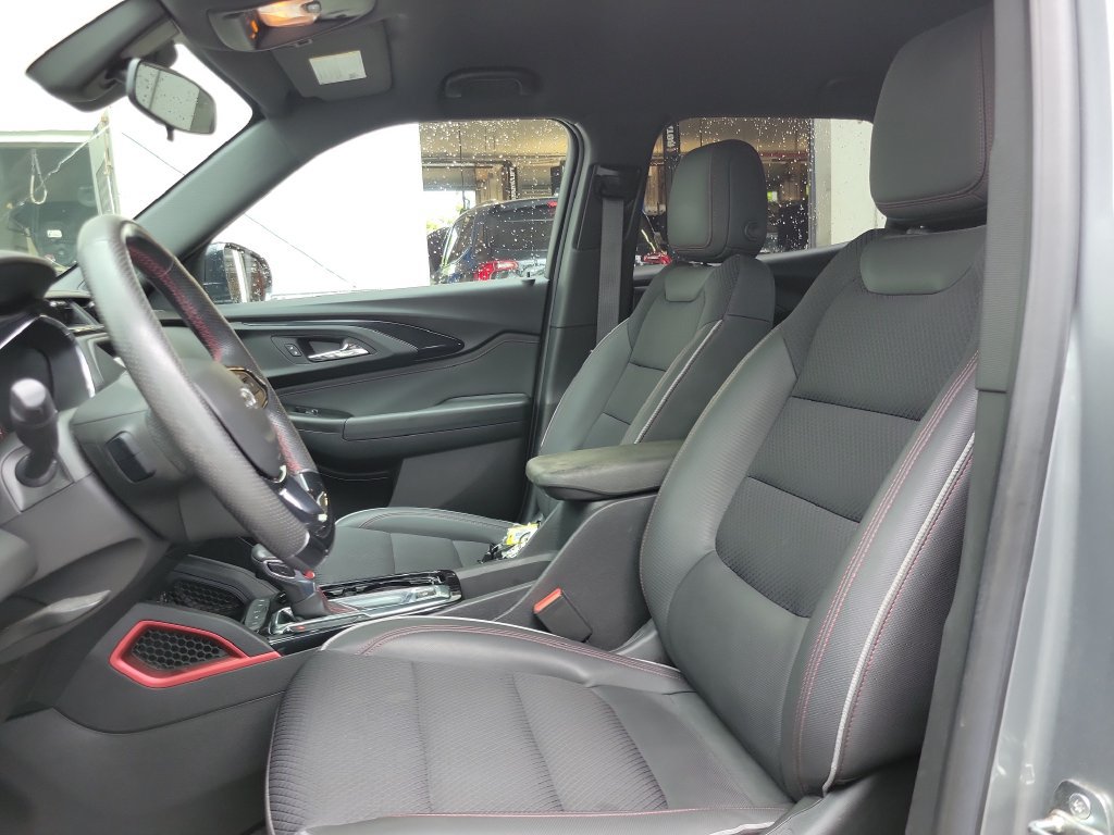 Used 2023 Chevrolet TrailBlazer RS FWD image 2