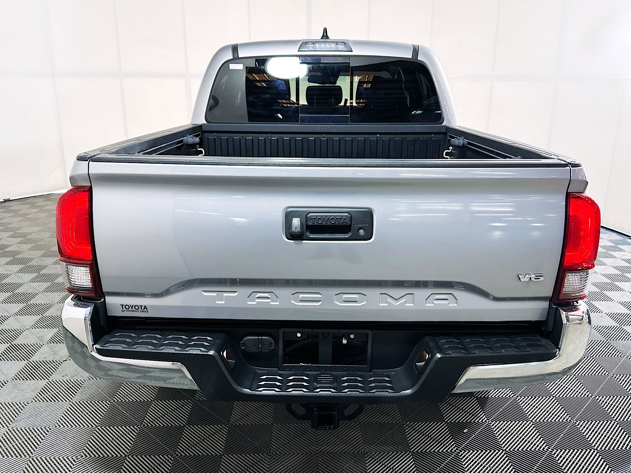 Used 2021 Toyota Tacoma SR5 RWD image 4