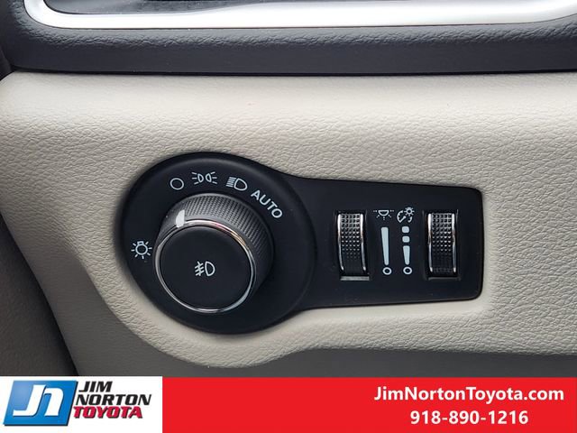Used 2024 Chrysler Pacifica Touring-L image 24