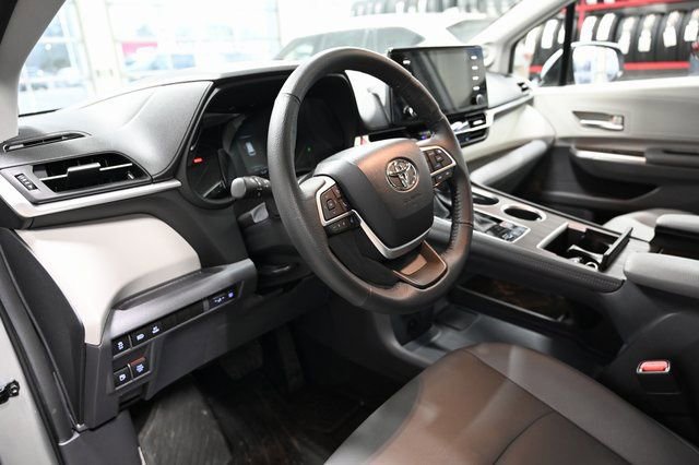 Used 2023 Toyota Sienna XLE w/ XLE Plus Package image 24