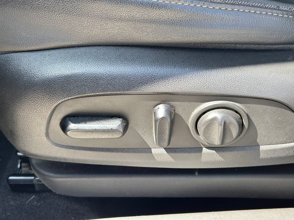Used 2020 Buick Encore GX Select w/ Sport Touring Package FWD image 25