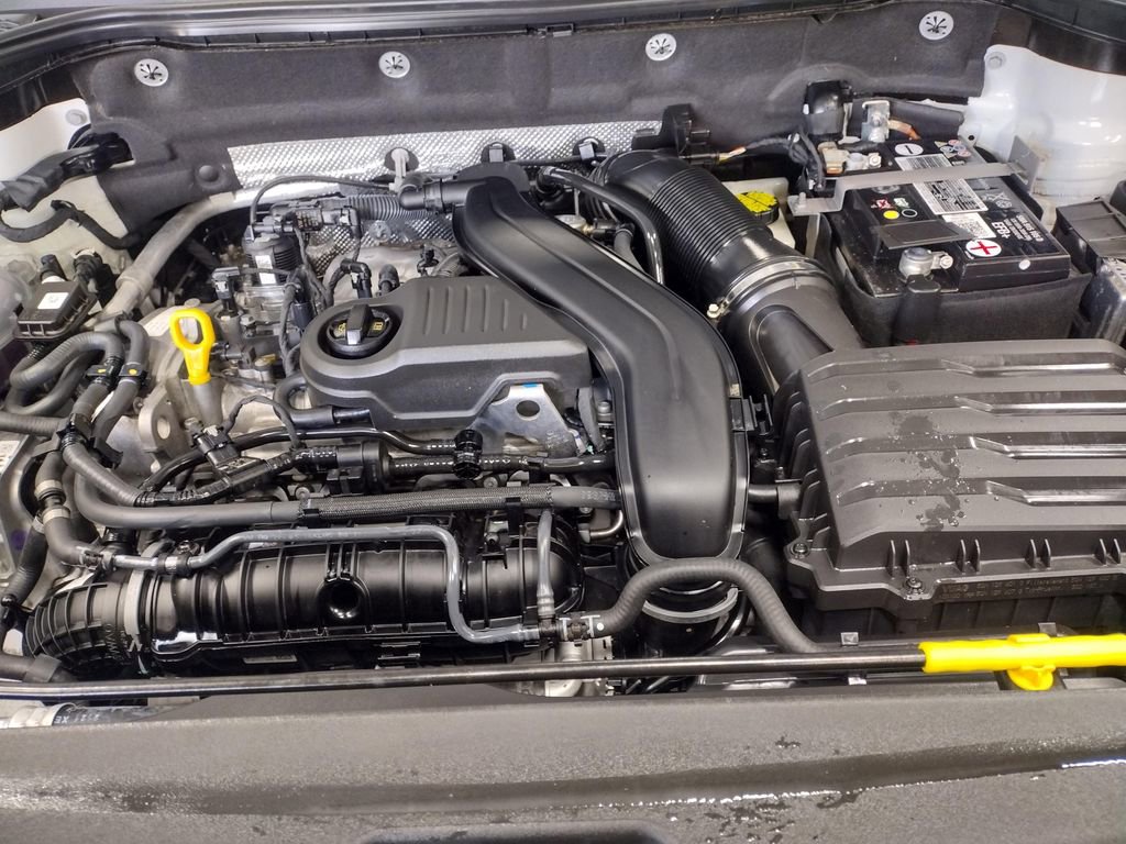 Certified 2023 Volkswagen Taos SE w/ Panoramic Sunroof Package image 9