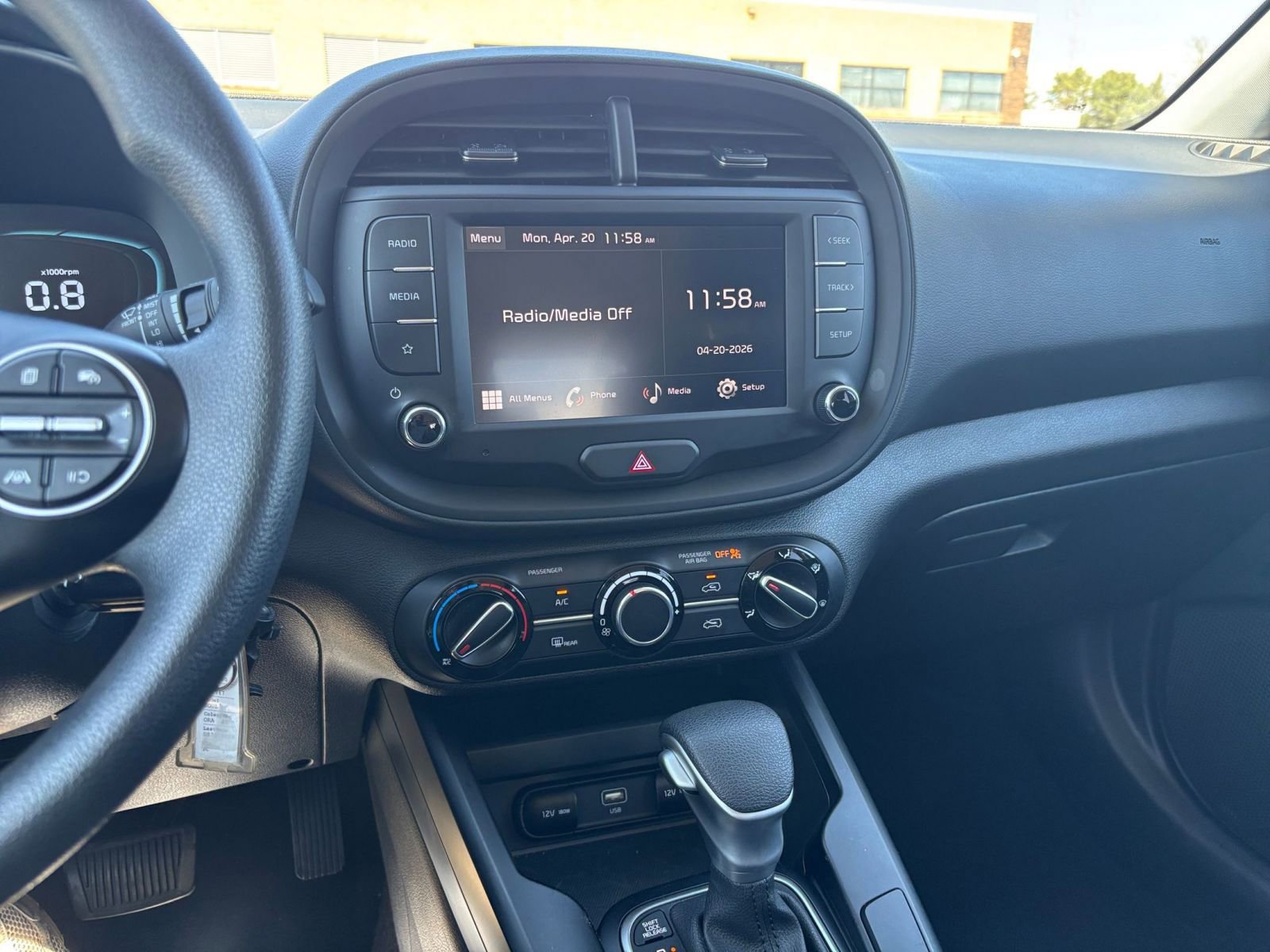 Used 2025 Kia Soul LX w/ LX Technology Package FWD image 17