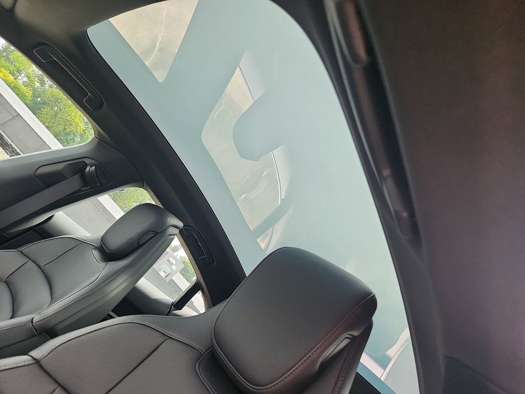 Certified 2025 Porsche Taycan image 13