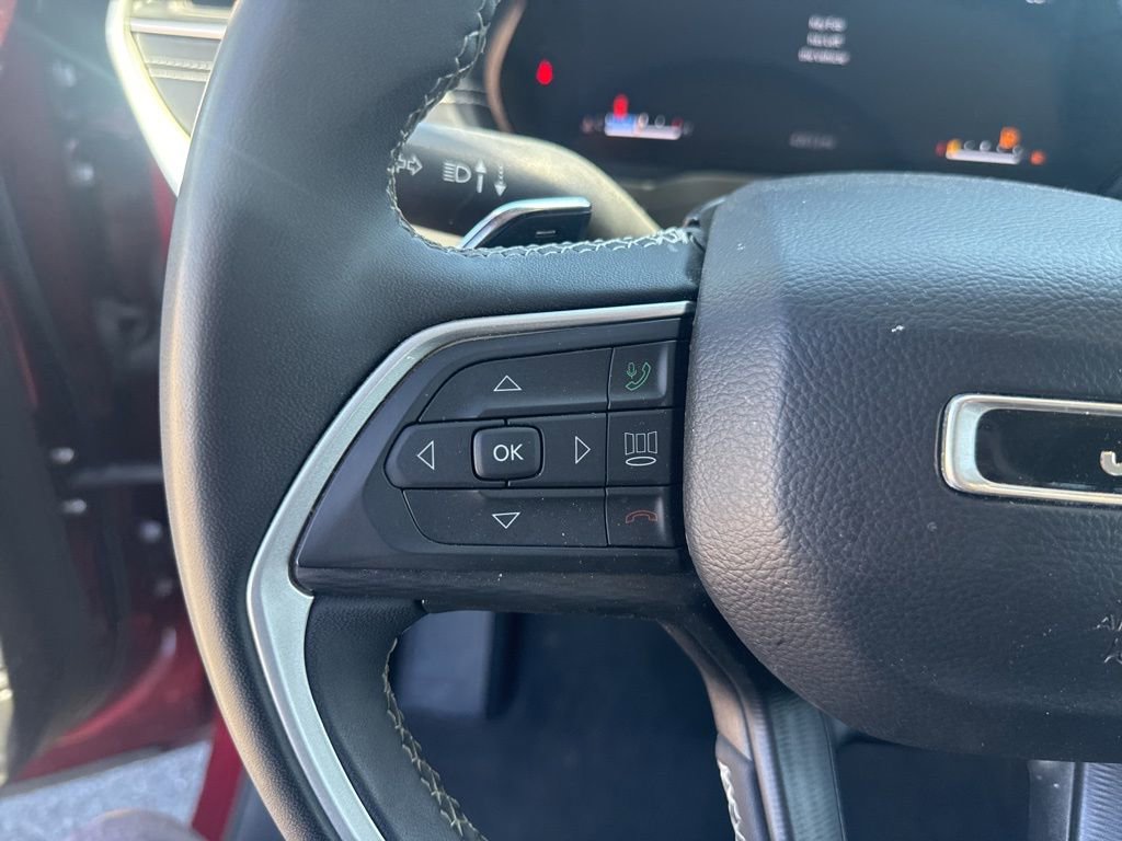 Used 2023 Jeep Grand Cherokee Laredo image 14