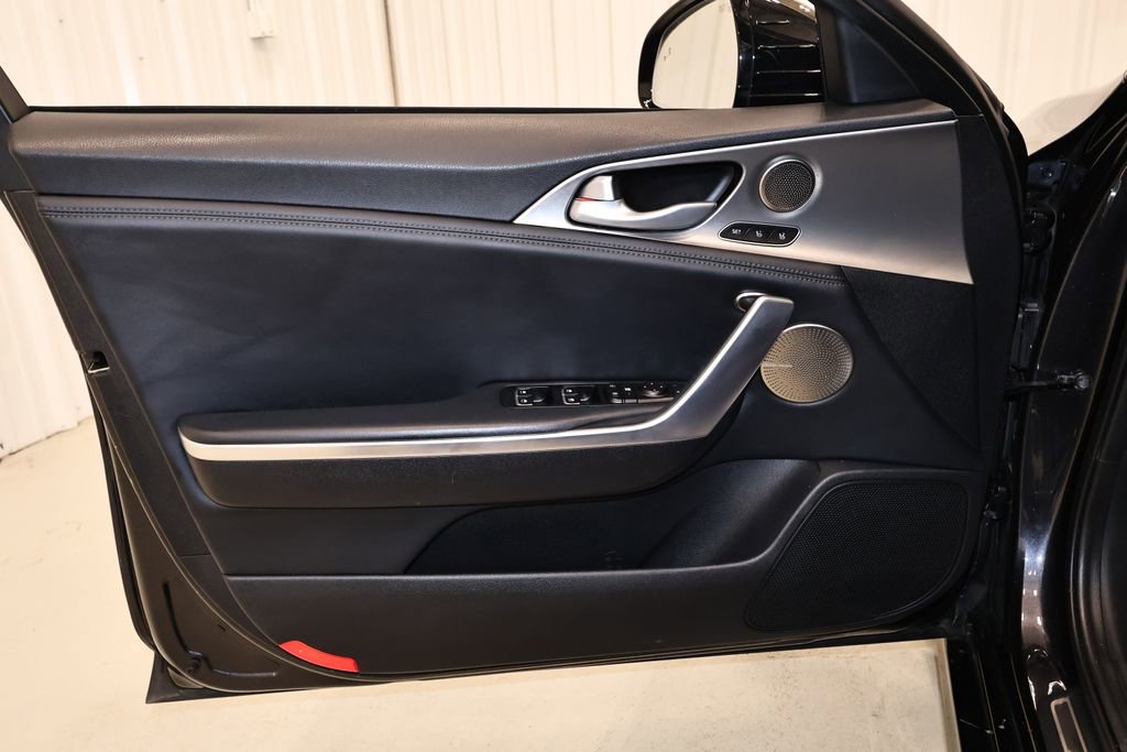 Used 2018 Kia Stinger GT1 AWD/4WD image 11