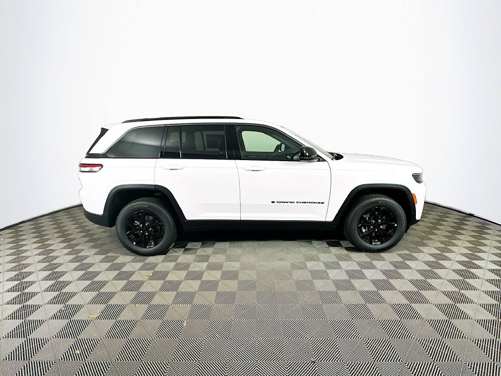 New 2026 Jeep Grand Cherokee Altitude AWD/4WD image 11