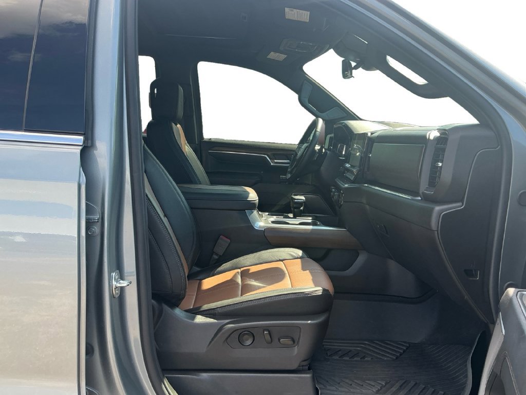 Used 2026 Chevrolet Silverado 1500 High Country w/ Technology Package AWD/4WD image 22