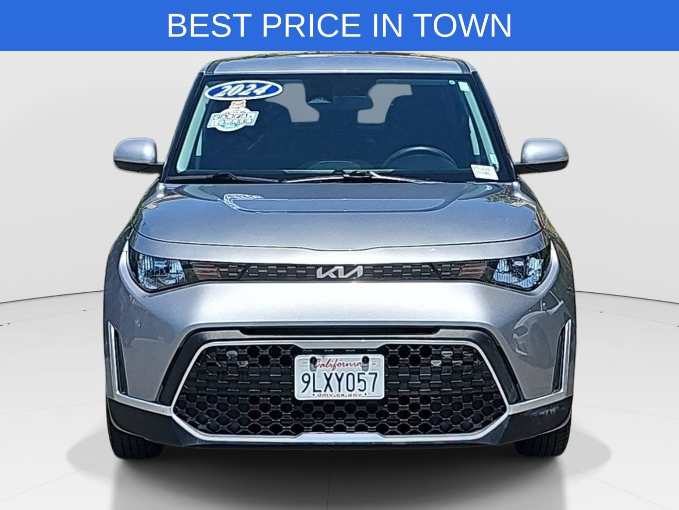 Used 2024 Kia Soul LX w/ Option Group 015 FWD image 2