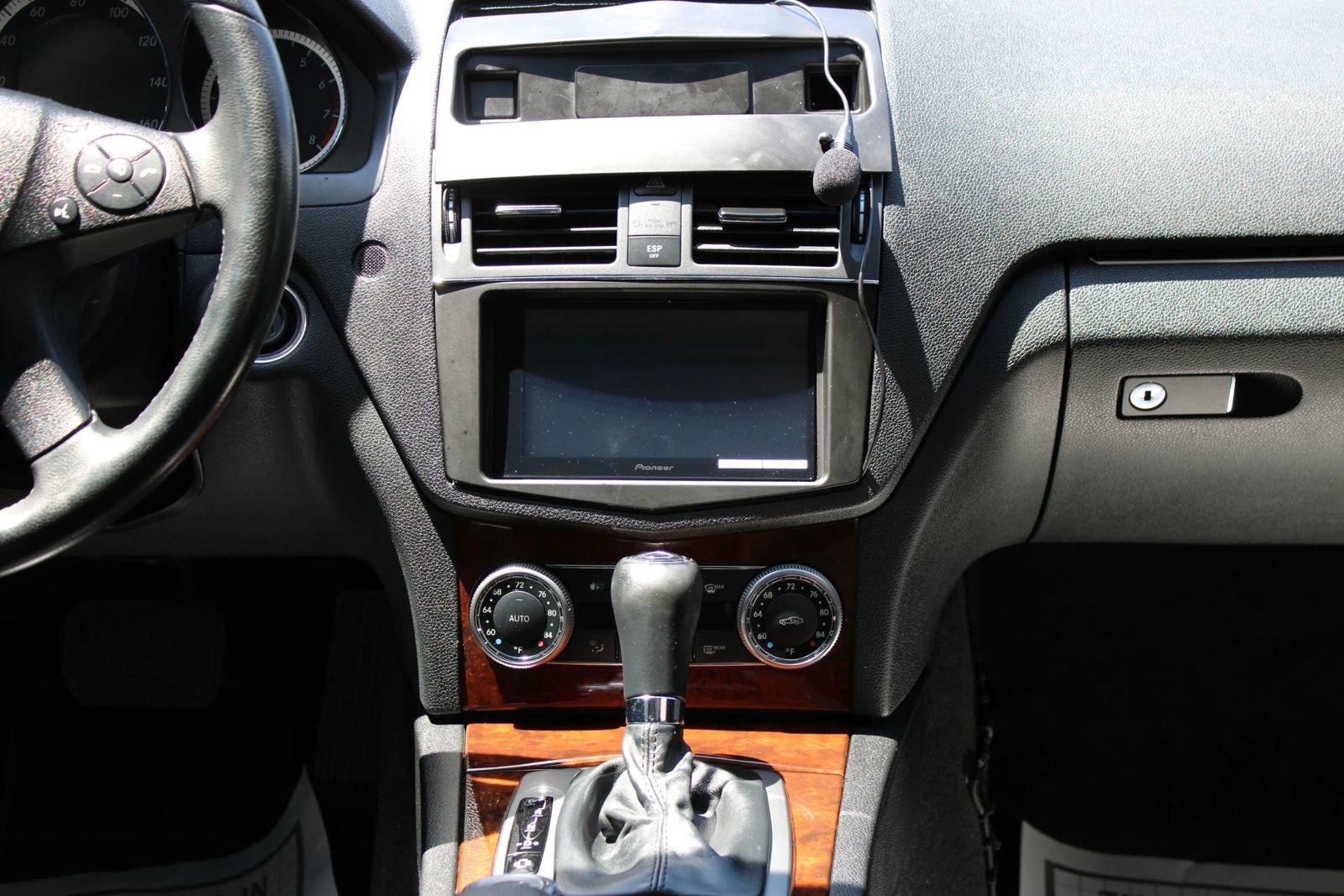 Used 2010 Mercedes-Benz C 300 Sedan image 23